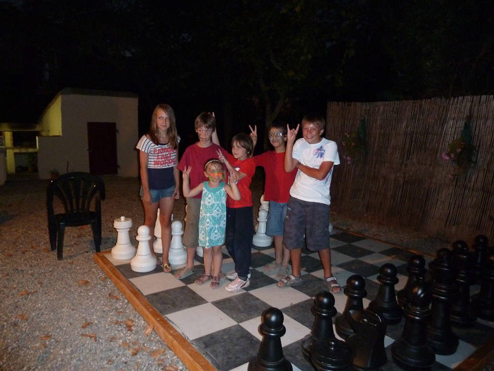 Giant chess fun at Domaine de Barthe
