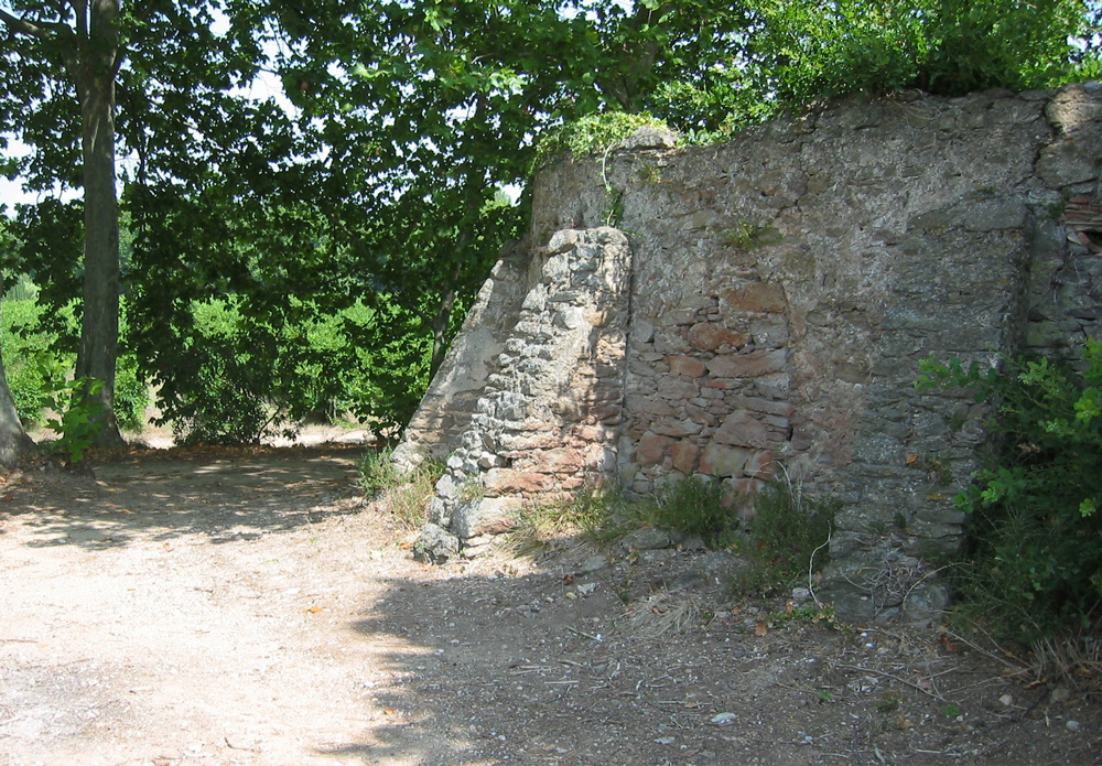 Ancient well at Domaine de Barthe